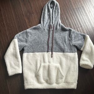 2XL Fuzzy Hoodie Pull Over